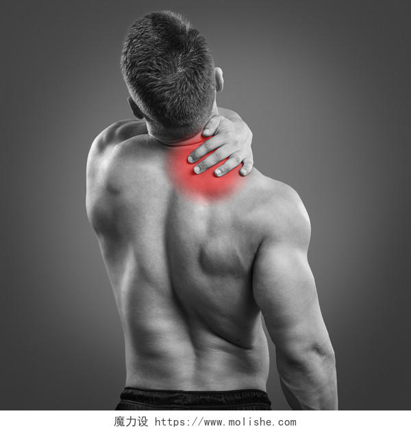 灰色背景男人肩颈痛突出显示发光红斑肩颈疼痛